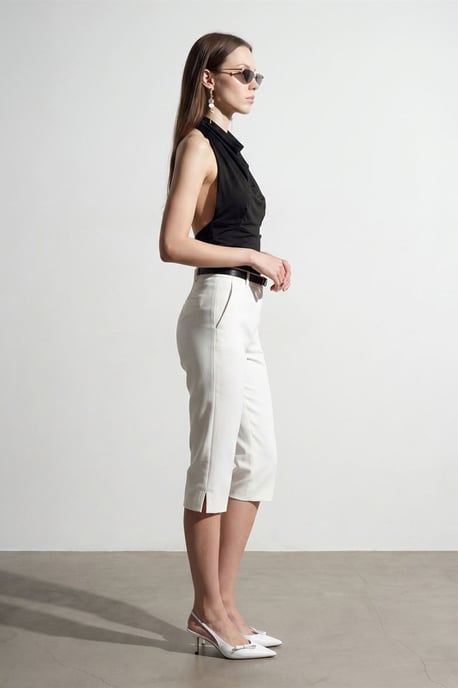 Taillierte ärmellose Bluse mit Schlauchkragen - Image 4