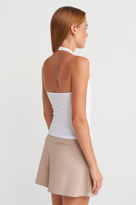 Hemdbluse im Crop-Style mit Halterhals und Rippstruktur sowie Steindetail - Image 2