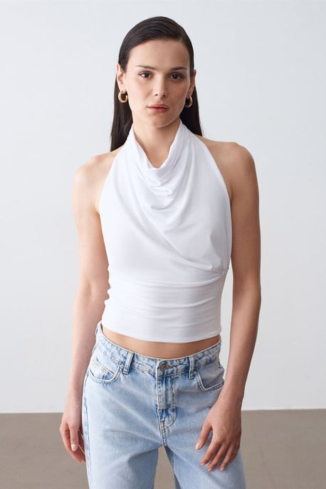 Taillierte ärmellose Bluse mit Schlauchkragen - Image 1