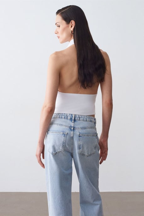 Taillierte ärmellose Bluse mit Schlauchkragen - Image 2