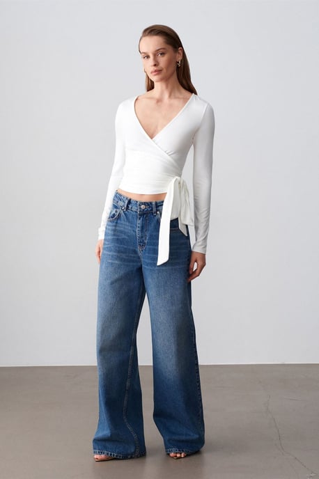 Damen Crop-Wrap-Bluse mit Bindeband - Image 4