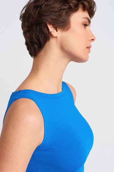Ärmellose Slim-Fit Boot-Ausschnitt-Bluse - Image 4