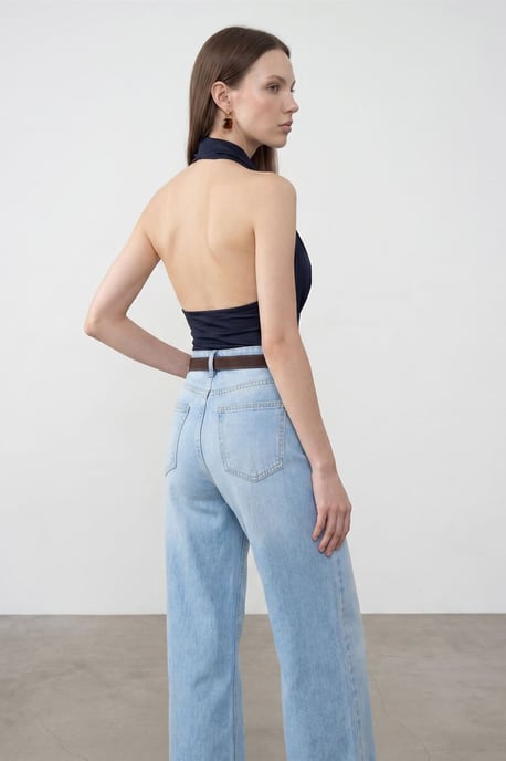 Taillierte ärmellose Bluse mit Schlauchkragen - Image 2