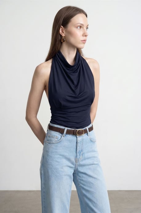 Taillierte ärmellose Bluse mit Schlauchkragen - Image 3