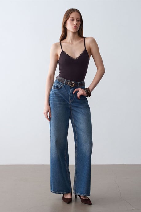 Spitzen-V-Ausschnitt ärmellose Cami-Bluse - Image 4