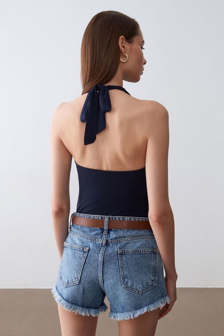 Ärmellose Bluse mit Schalkragen und Bindeband - Image 2