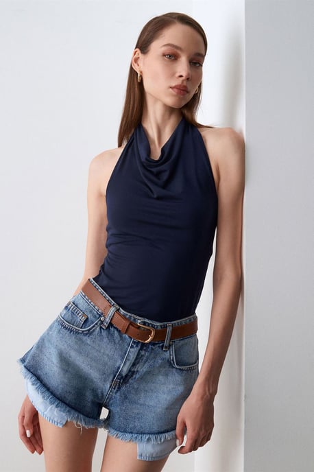Ärmellose Bluse mit Schalkragen und Bindeband - Image 3