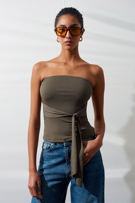 Trägerlose Slim-Fit Jersey-Bluse mit Bindungsdetail - Image 3