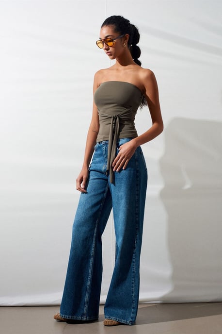 Trägerlose Slim-Fit Jersey-Bluse mit Bindungsdetail - Image 4