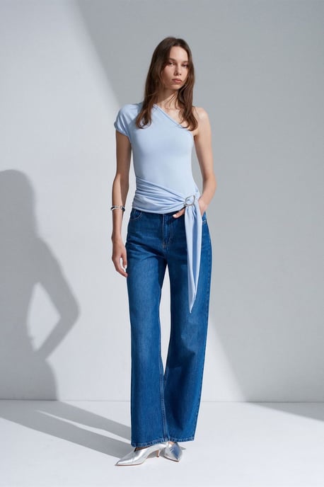 Schlanker Schnitt Off-Shoulder-Jersey-Bluse mit Bindedetail - Image 4