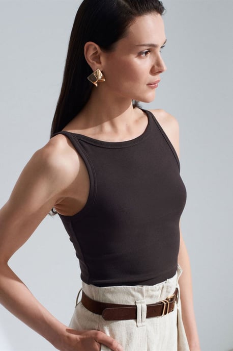 Gerippte Halsbandfreie ärmellose Bluse - Image 3