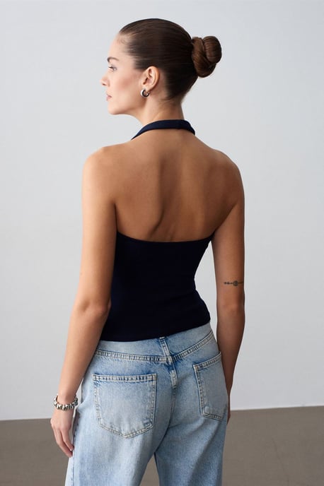 Gerippte Halsbandfreie ärmellose Bluse - Image 2
