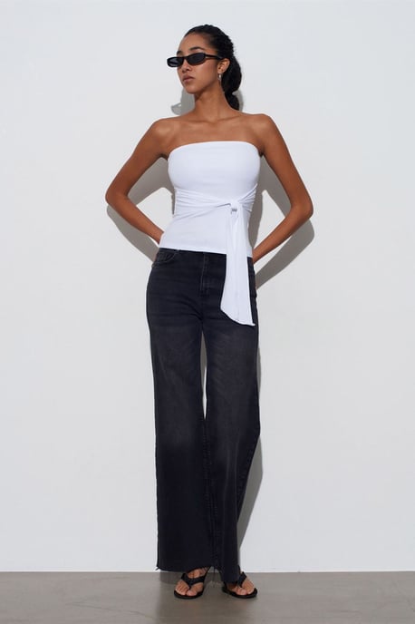 Trägerlose Slim-Fit-Jersey-Bluse mit Bindedetail - Image 4