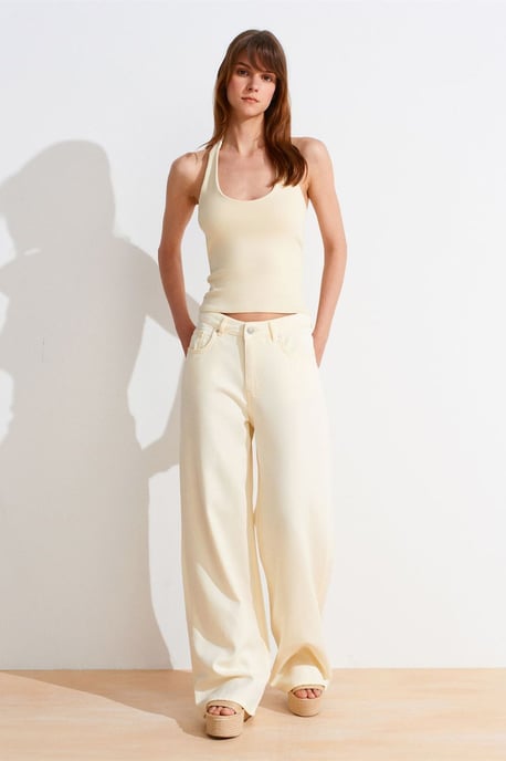 Gerippte Halsbandfreie ärmellose Bluse - Image 5