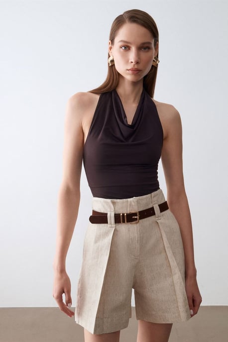 Ärmellose Bluse mit Knoten und Cowl-Neck - Image 4