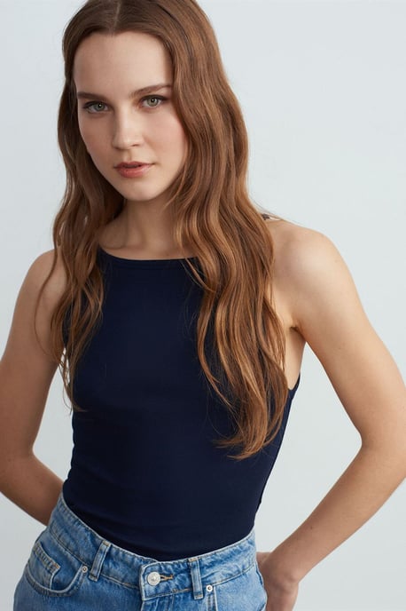 Rippige Halter-Neck Slim-Fit Bluse - Image 3