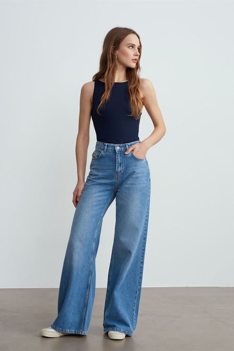 Rippige Halter-Neck Slim-Fit Bluse - Image 4