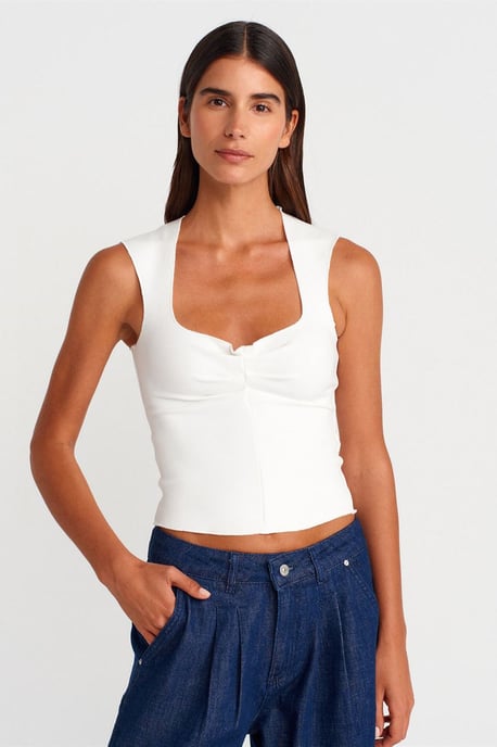Figurbetontes ärmelloses Crop-Top mit quadratischem Ausschnitt - Image 1