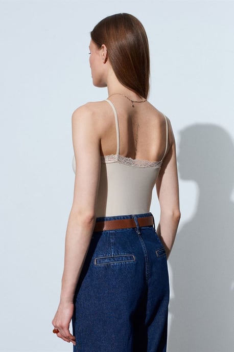 Schlankes Fit ärmelloses V-Ausschnitt Cami-Bluse - Image 2