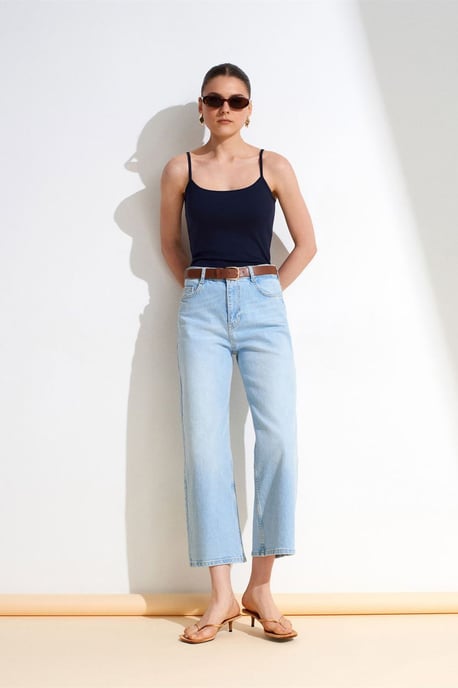 Schlank geschnittene ärmellose Bluse mit quadratischem Ausschnitt - Image 4