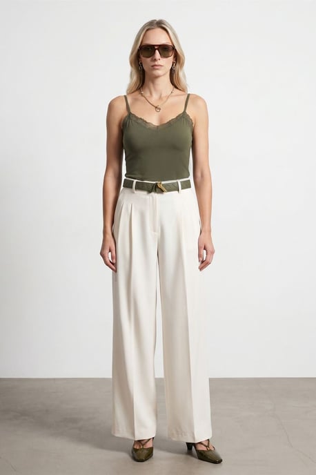 Schlankes Fit Ärmelloses V-Ausschnitt Cami-Bluse - Image 1