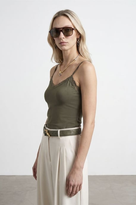 Schlankes Fit Ärmelloses V-Ausschnitt Cami-Bluse - Image 3