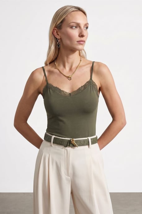 Schlankes Fit Ärmelloses V-Ausschnitt Cami-Bluse - Image 4