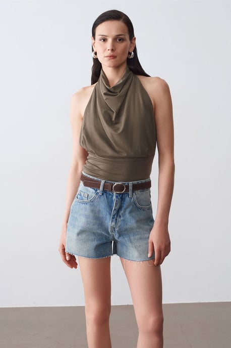 Taillierte ärmellose Bluse mit Schlauchkragen - Image 3