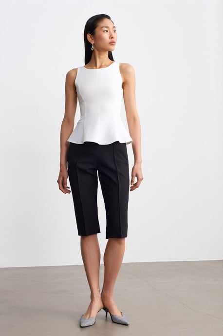 Taillierte ärmellose Crepe-Peplum-Bluse - Image 1