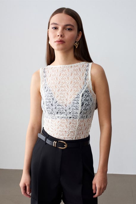 Taillierte Spitzen-Ärmellose Bluse - Image 3