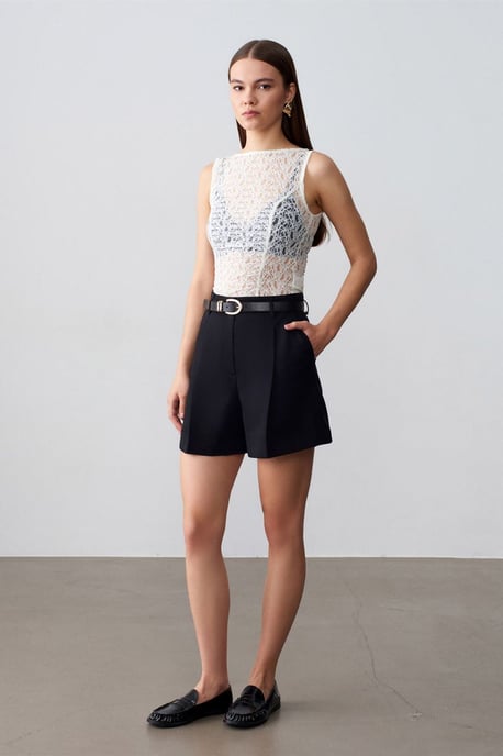 Taillierte Spitzen-Ärmellose Bluse - Image 4