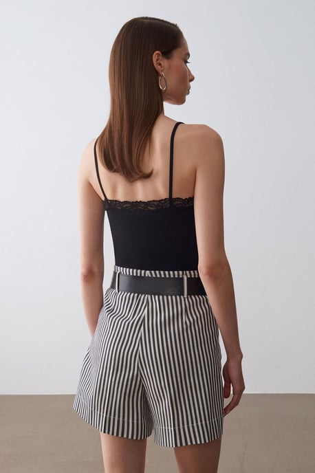 Slim-Fit Ärmellose V-Ausschnitt Cami-Bluse - Image 2
