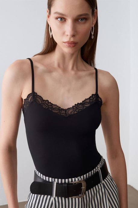 Slim-Fit Ärmellose V-Ausschnitt Cami-Bluse - Image 3