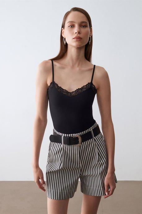 Slim-Fit Ärmellose V-Ausschnitt Cami-Bluse - Image 4