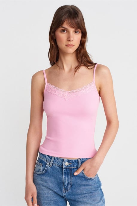 Schmale Passform Spitzen-Strick-Cami-Bluse - Image 1
