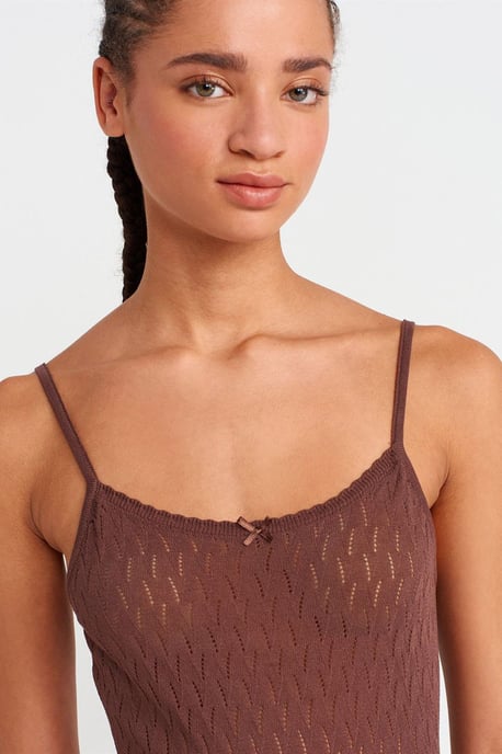 Strukturierte Crop-Cami-Bluse mit Schleifendetail - Image 3