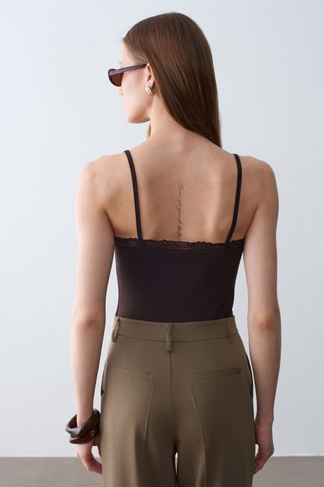 Slim Fit Ärmellose V-Ausschnitt Cami-Bluse - Image 2