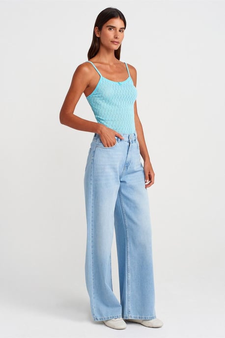 Texturierte Cropped-Cami-Bluse mit Schleifendetail - Image 3