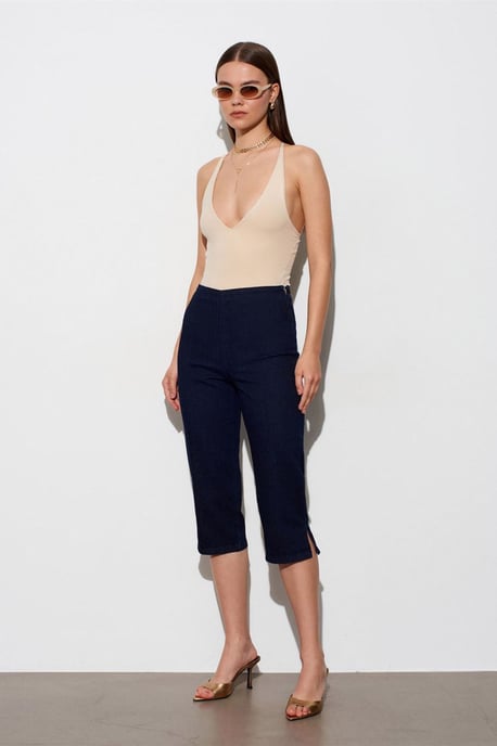 Schmal geschnittenes Cut-Out Halter-Body - Image 4