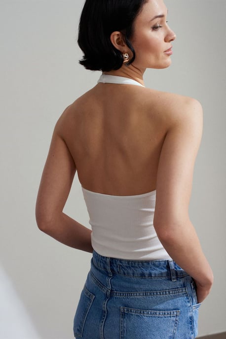 Gerippte Halsbandfreie ärmellose Bluse - Image 2