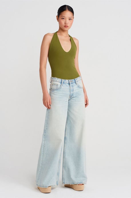 Slim Fit Halterneck Cut-Out Bluse - Image 3