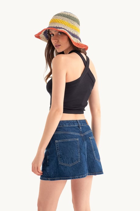 Halter-Neck Crop Top mit überkreuztem Vorderteil - Image 4
