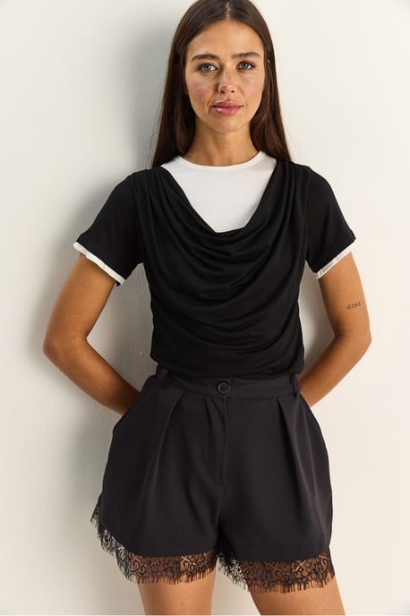 Damen T-Shirt mit Kaderaschnitt und kurzen Ärmeln - Image 2