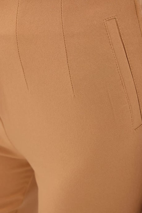 Hochtaillierte Karottenhose - Image 5