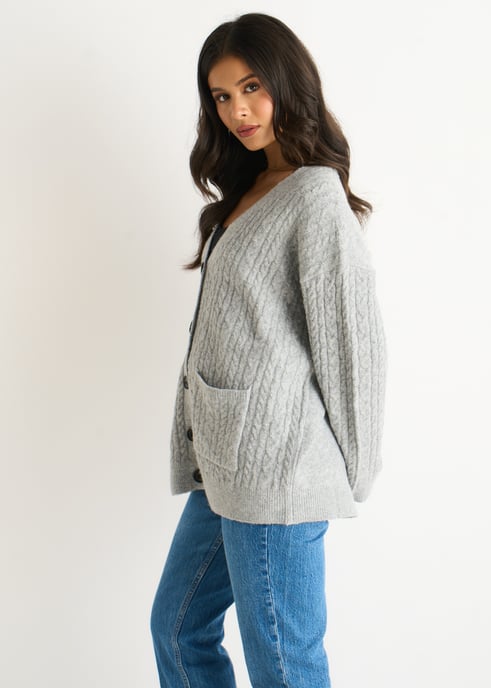 Grauer Strickcardigan mit aufgesetzten Taschen - Image 3