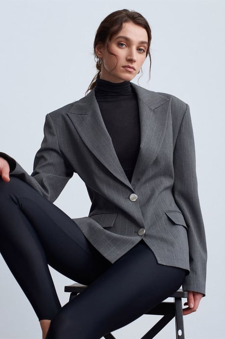 Taillierter Crepe-Blazer mit Schalkragen - Image 2