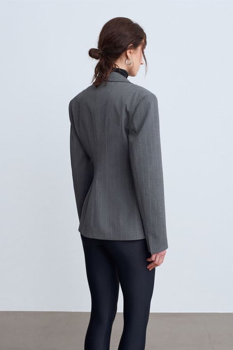 Taillierter Crepe-Blazer mit Schalkragen - Image 3