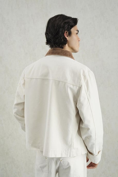Kollardetaillierte saisonale Jacke mit Taschen - Image 4