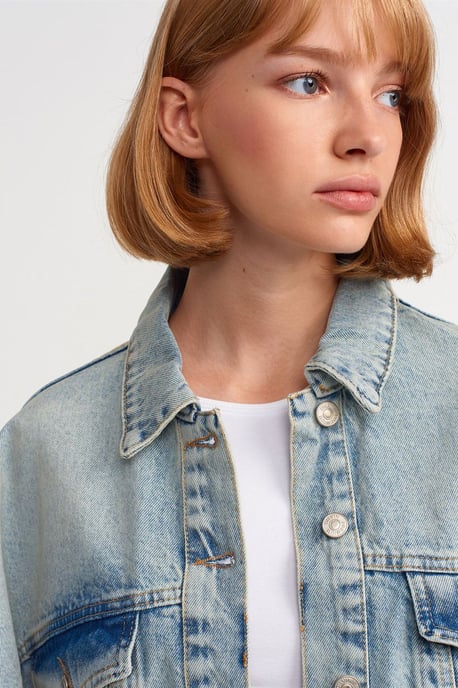 Oversized Denim Buttonjacke - Image 4