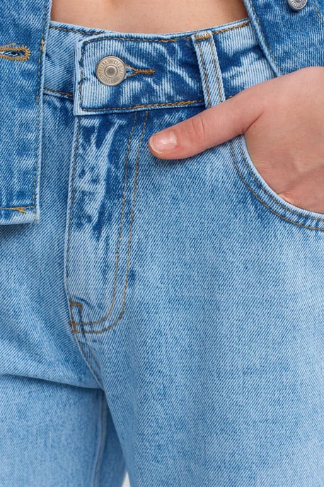 Low-Waist Flare Jeans - Image 4
